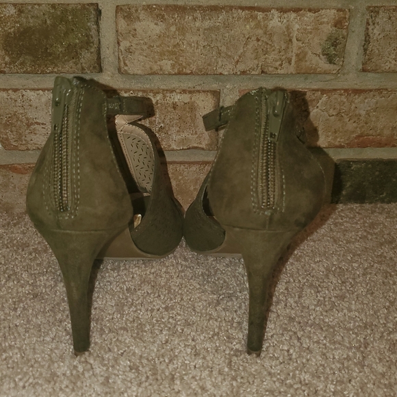 Olive heels - Picture 3 of 4